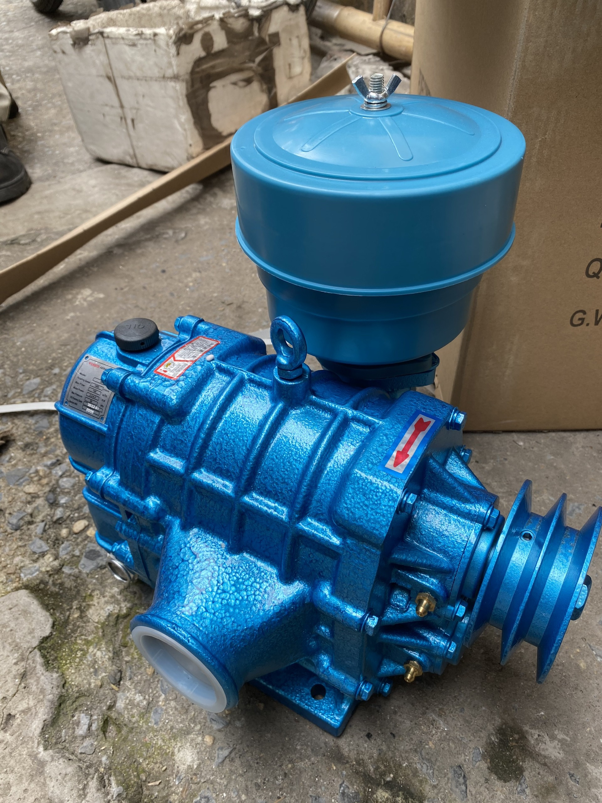giá bơm chìm 220v